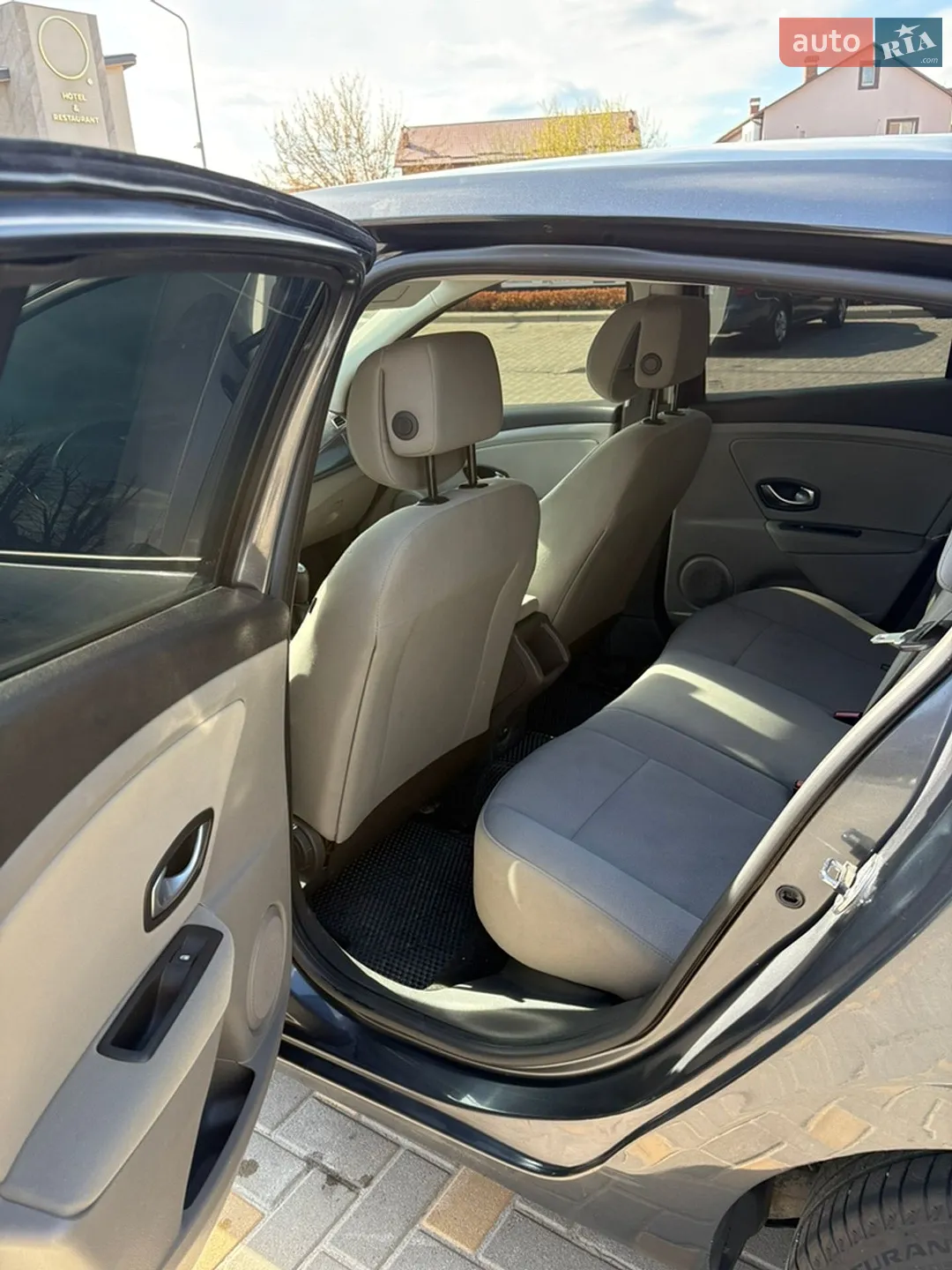 2010 Renault Megane - мініатюра 13
