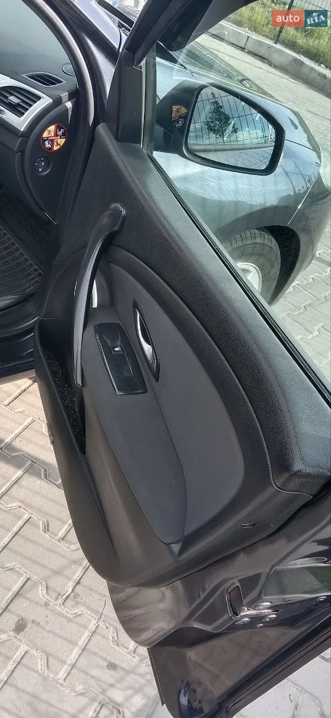 2010 Renault Megane - мініатюра 12