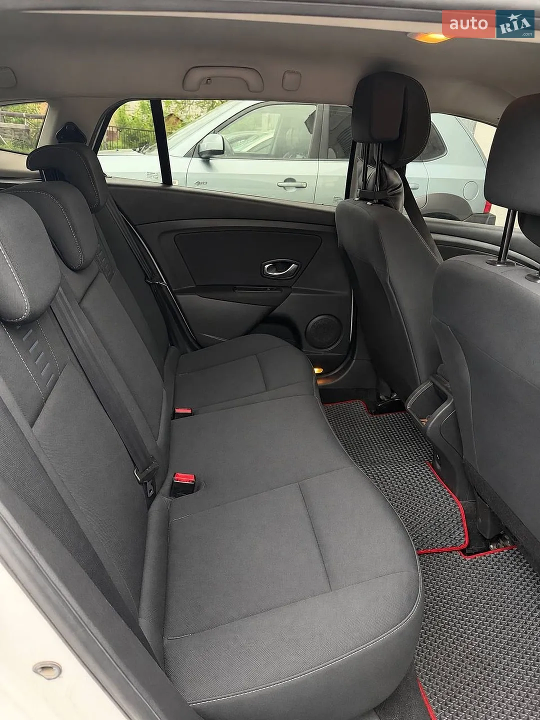 2010 Renault Megane - мініатюра 6