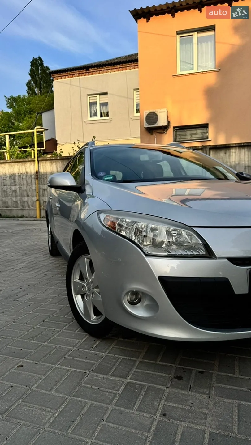 2010 Renault Megane - мініатюра 2