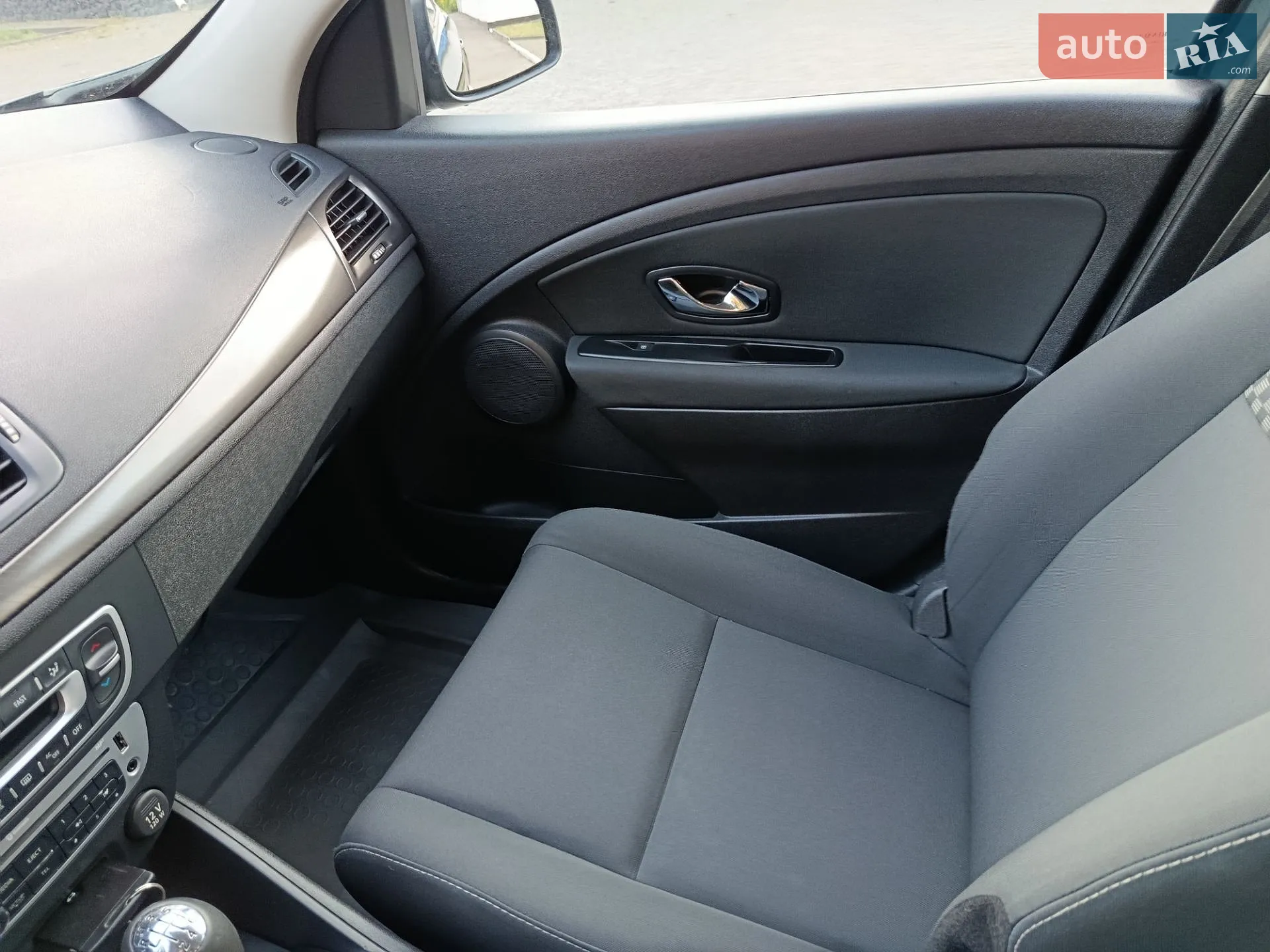 2012 Renault Megane - мініатюра 27