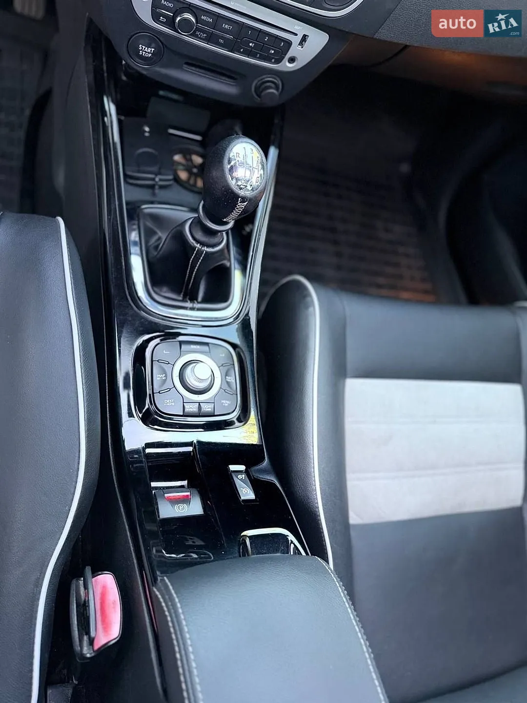 2012 Renault Megane - мініатюра 35