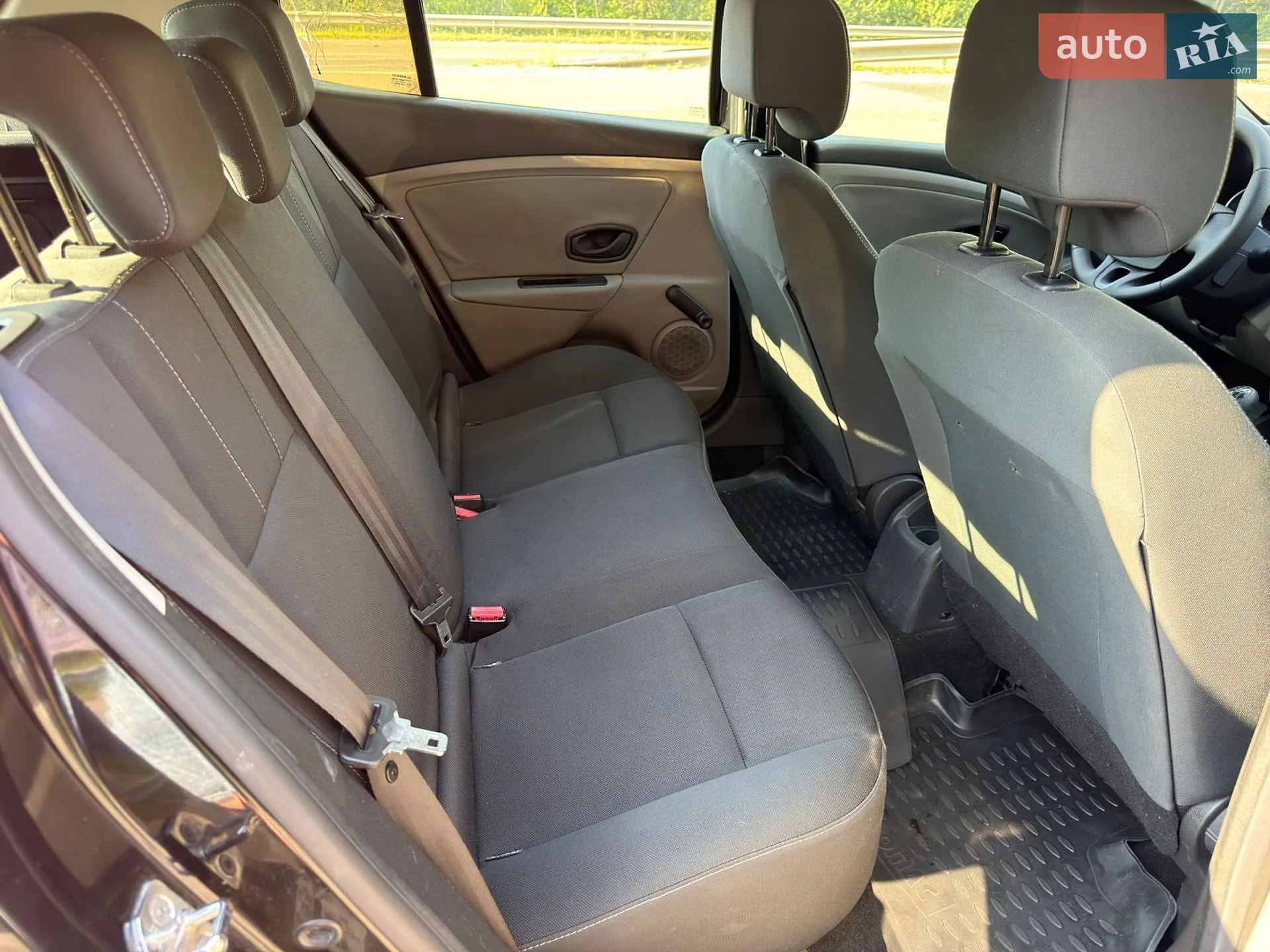 2010 Renault Megane - мініатюра 36