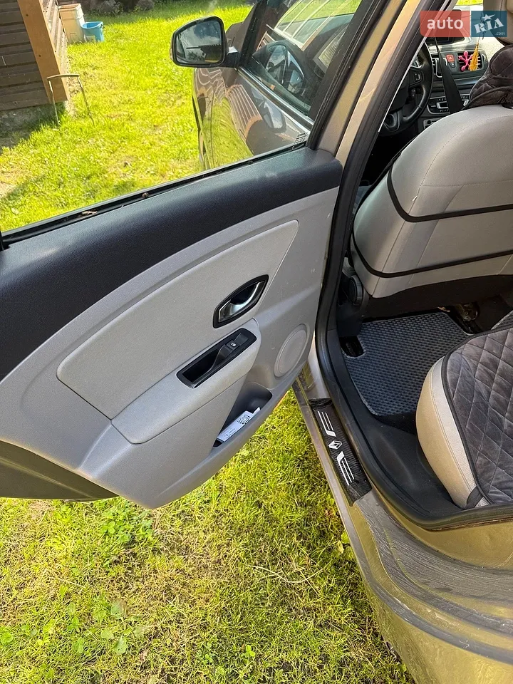 2010 Renault Megane - мініатюра 22