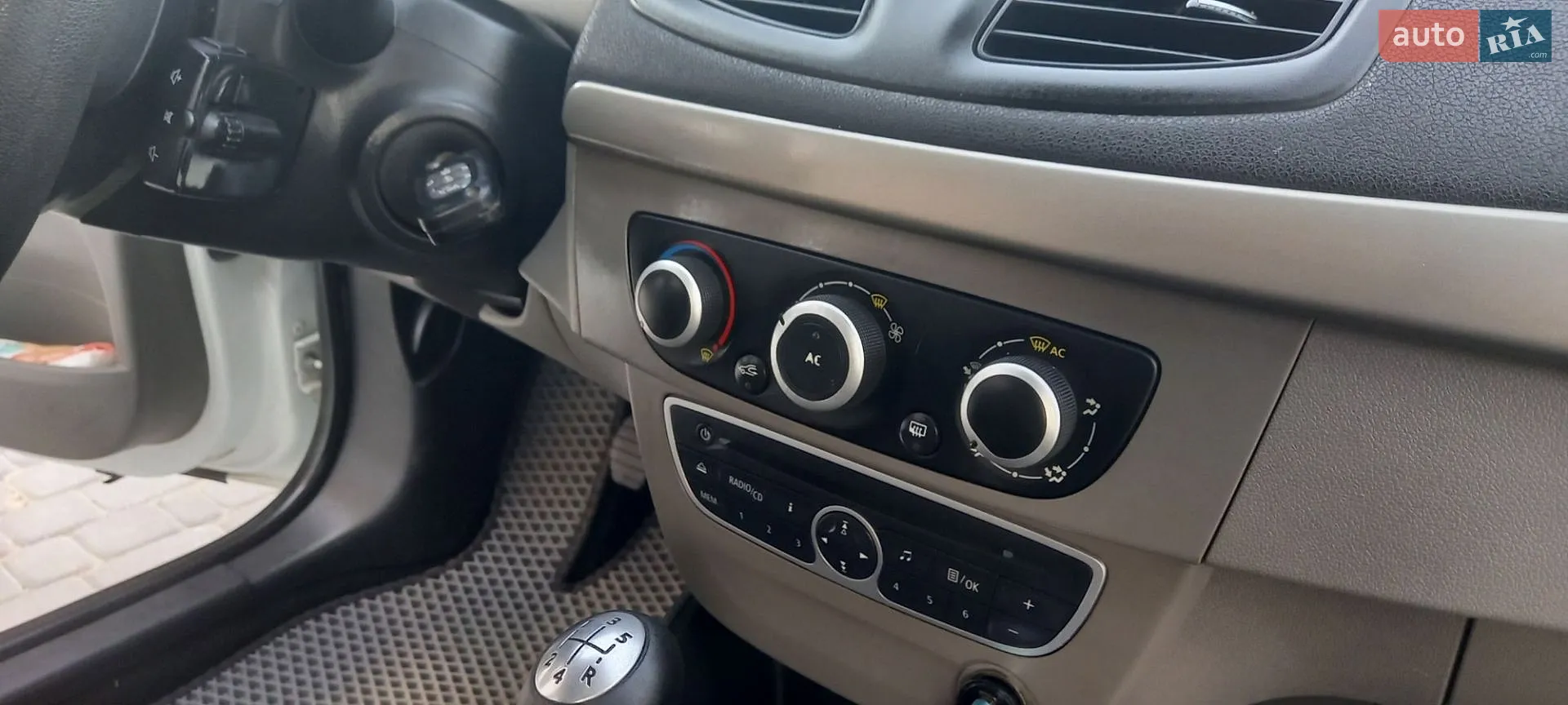 2012 Renault Megane - мініатюра 24