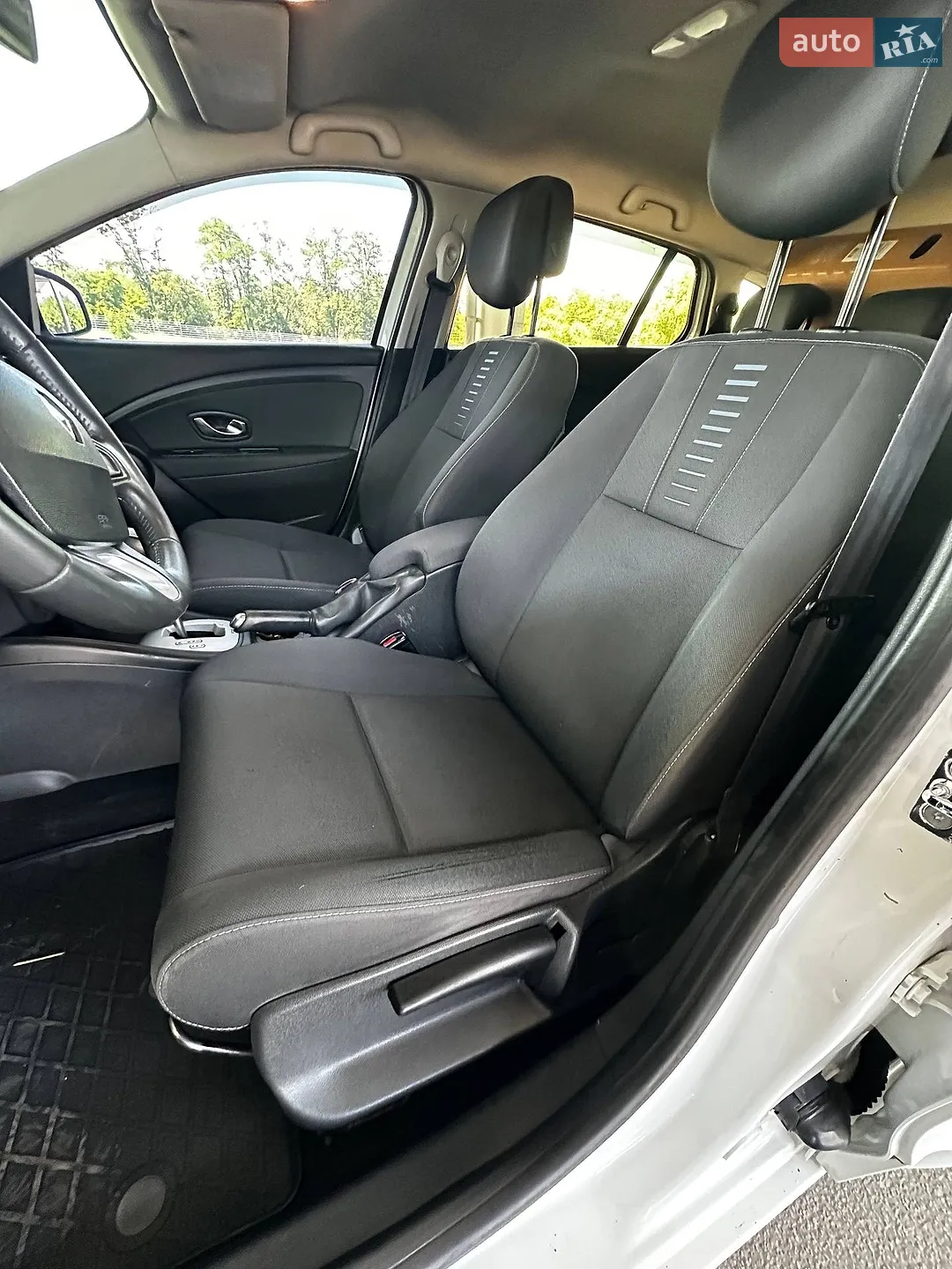 2010 Renault Megane - мініатюра 11