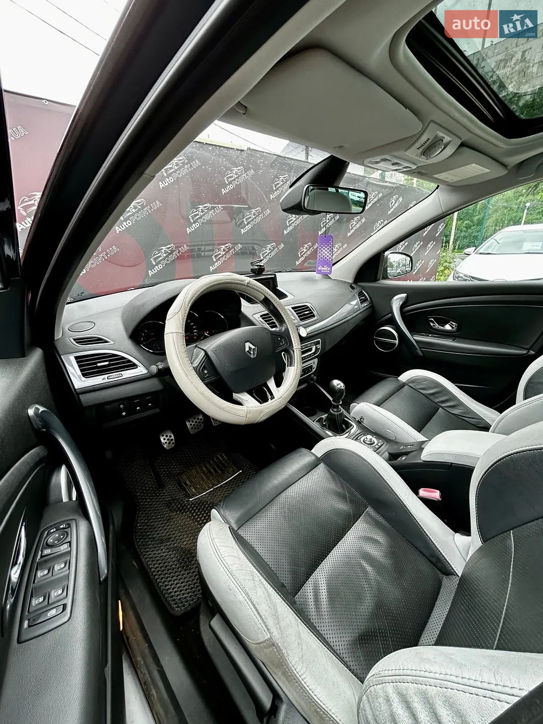 2012 Renault Megane - мініатюра 24