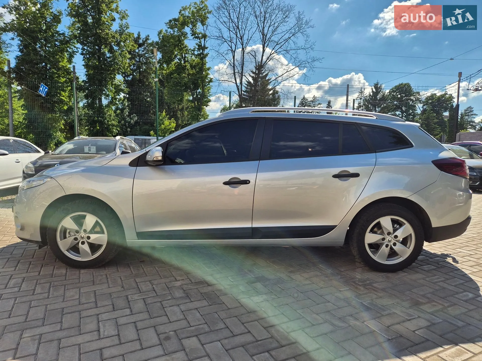 2010 Renault Megane - мініатюра 11