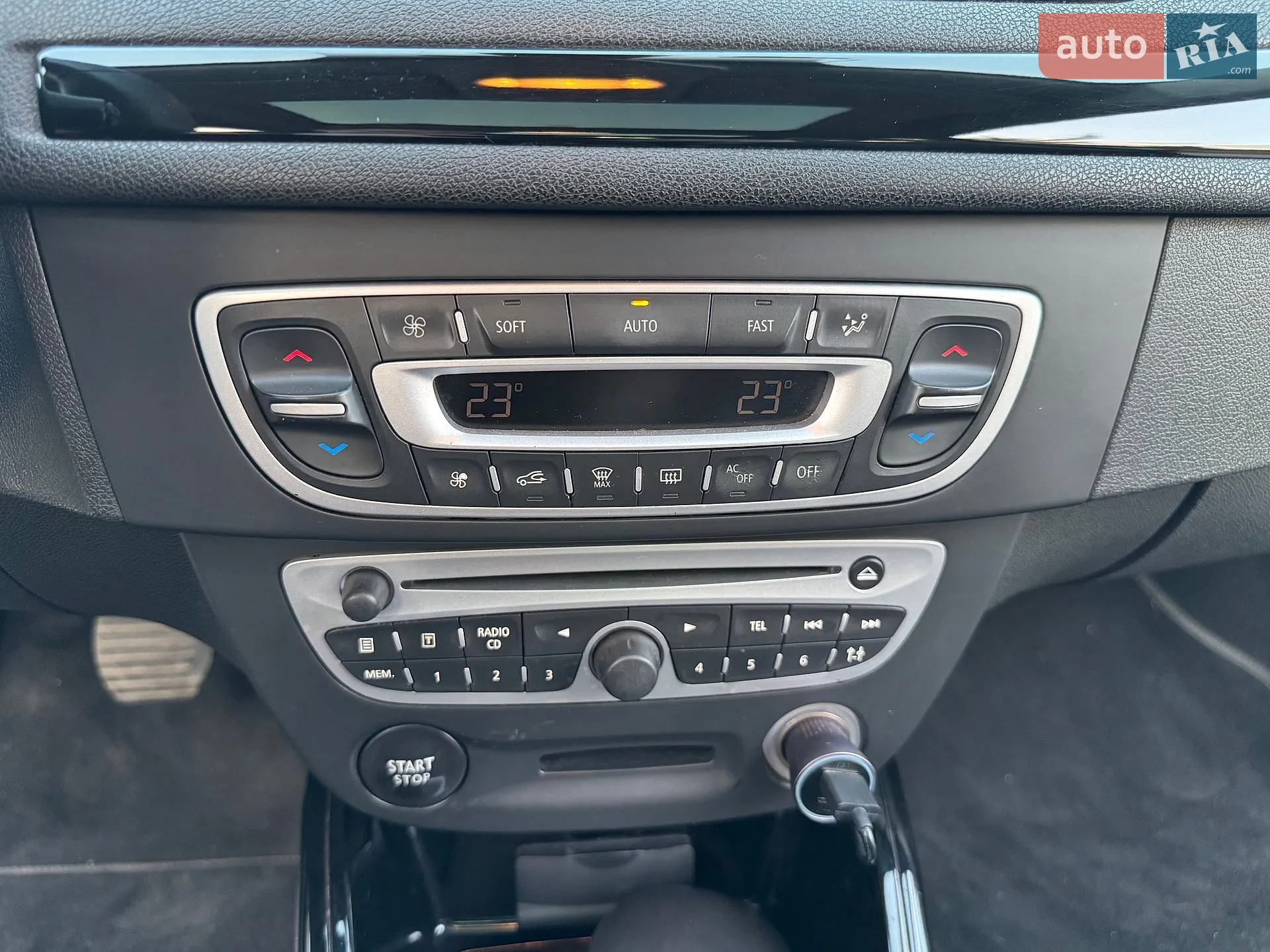 2011 Renault Megane - мініатюра 21