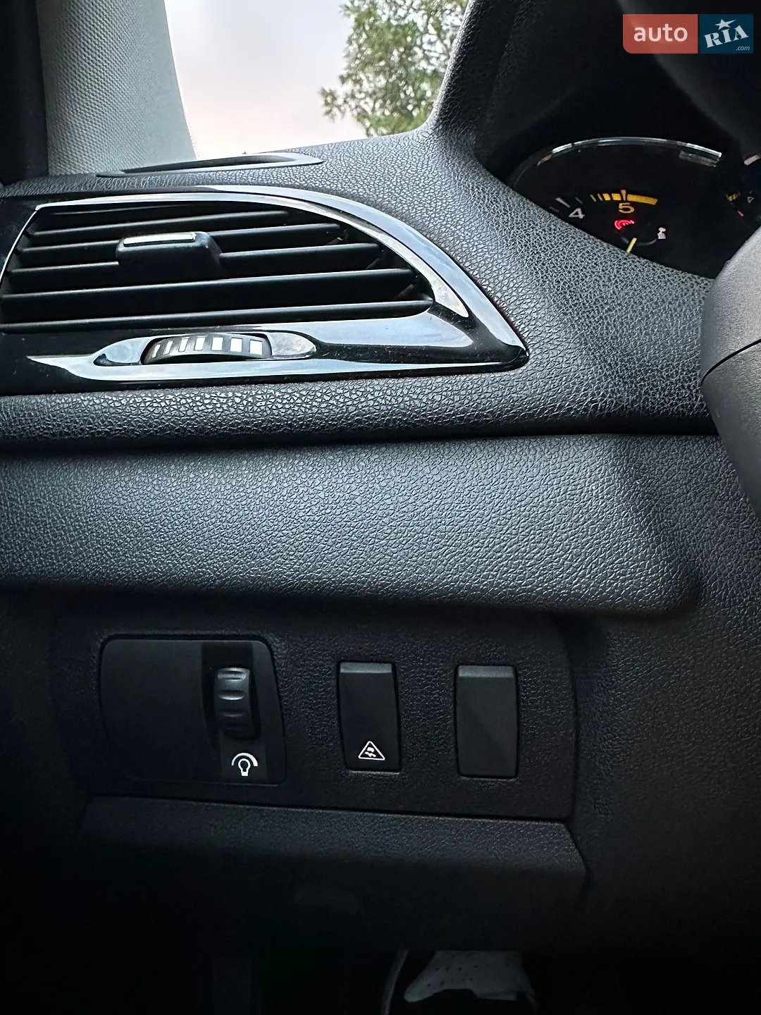 2011 Renault Megane - мініатюра 30