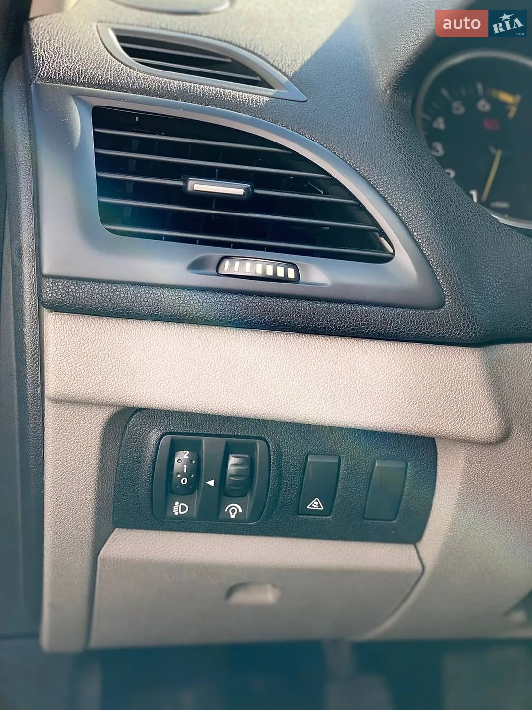 2010 Renault Megane - мініатюра 26