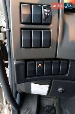 Тягач Renault Midlum 2012 в 