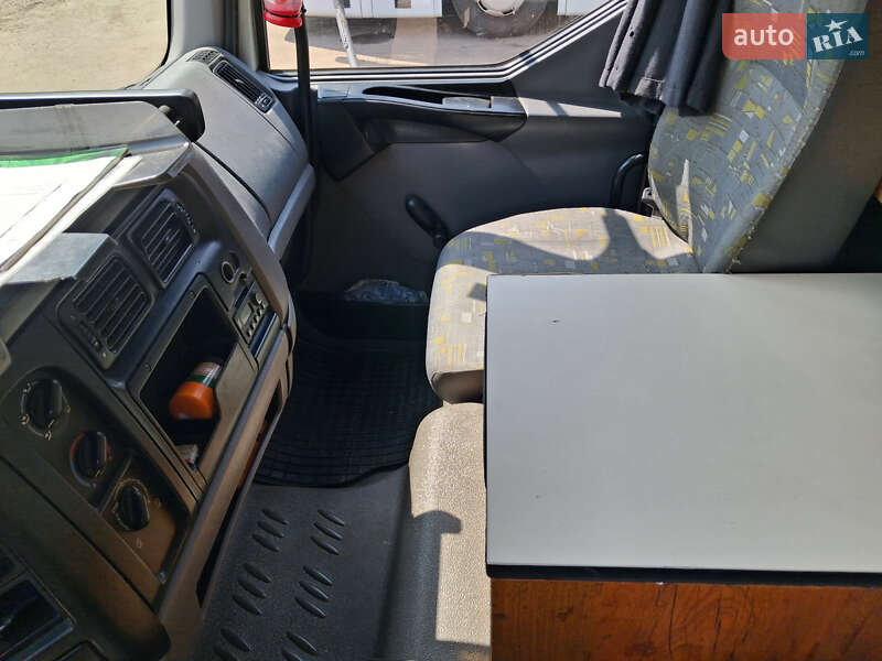 Вантажний фургон Renault Midlum 2004 в Львові