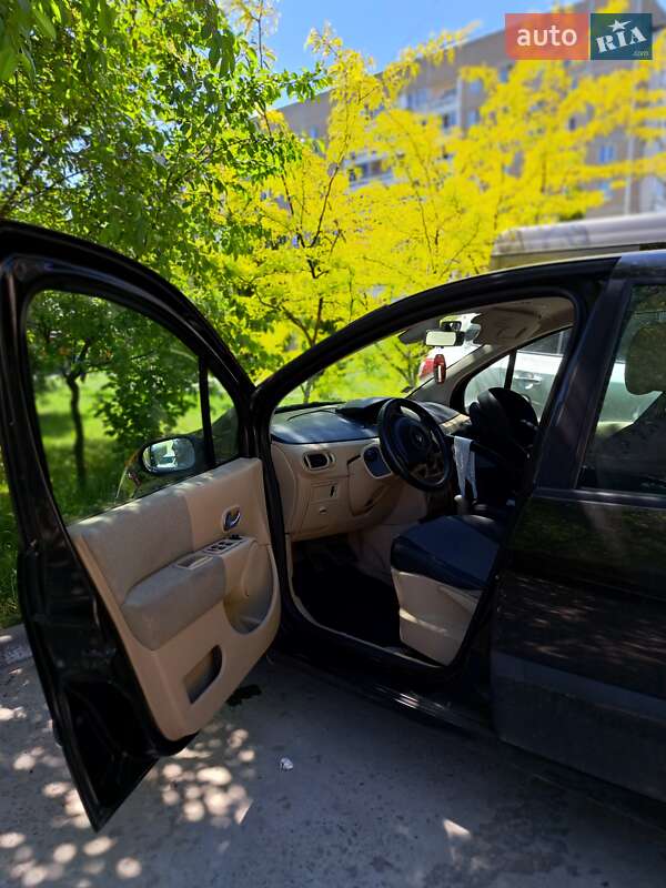 Хэтчбек Renault Modus 2004 в Львове