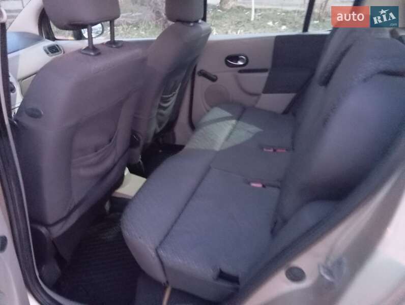 Хэтчбек Renault Modus 2005 в Светловодске фото 10 Хэтчбек Renault Modus 2005 в Светловодске