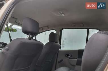 Хэтчбек Renault Modus 2004 в 