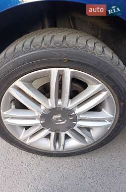 Хэтчбек Renault Modus 2005 в 
