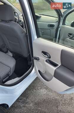 Хэтчбек Renault Modus 2005 в 