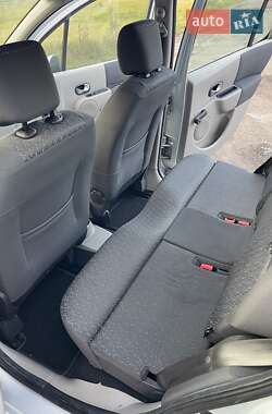 Хэтчбек Renault Modus 2005 в 