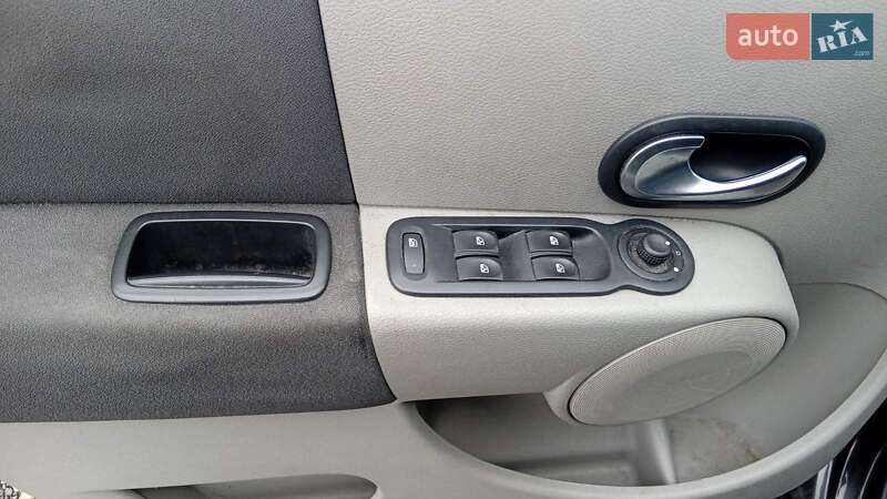 Хэтчбек Renault Modus 2006 в Лубнах