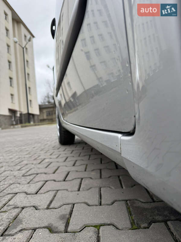 Хетчбек Renault Modus 2008 в Чернівцях