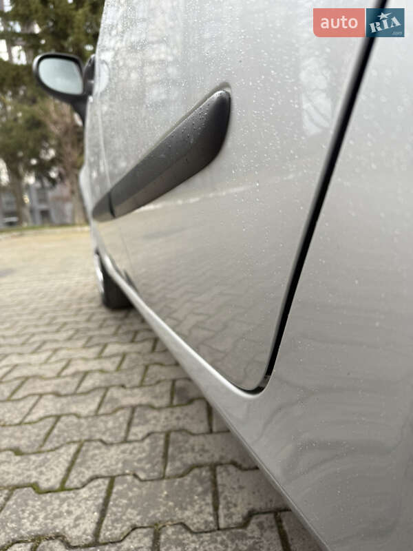 Хетчбек Renault Modus 2008 в Чернівцях