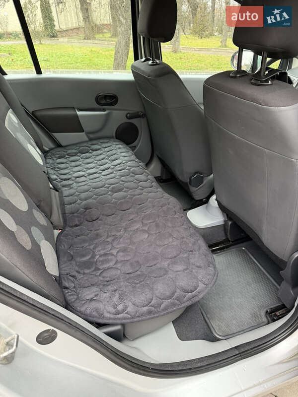 Хетчбек Renault Modus 2008 в Чернівцях