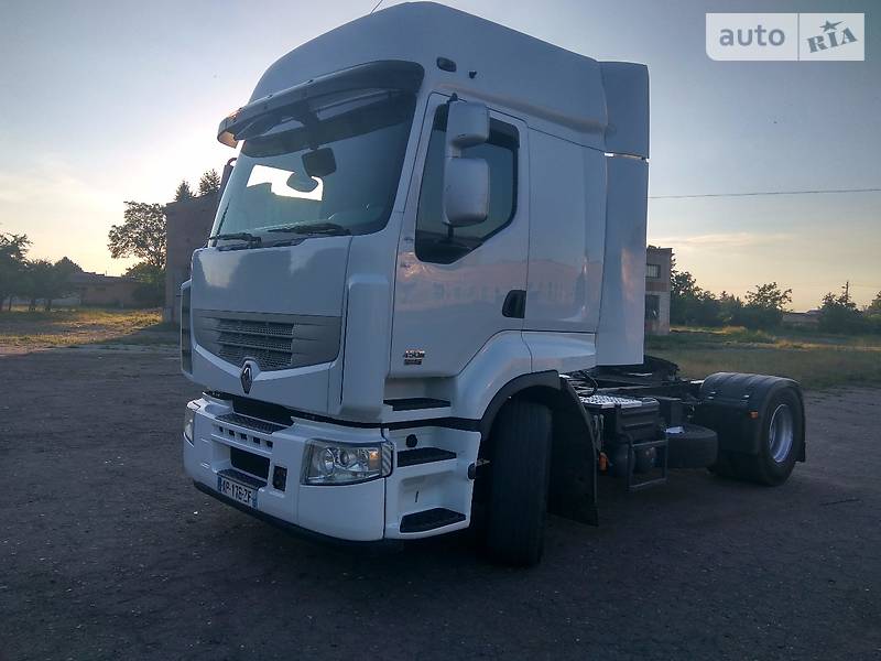 Тягач Renault Premium 2010 в Дубно