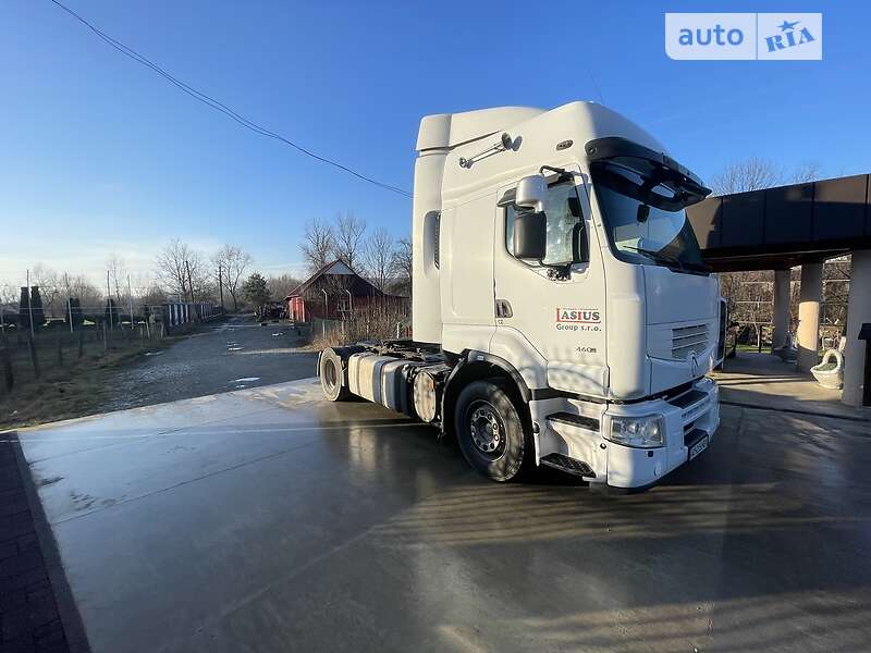 Тягач Renault Premium 2011 в Тячеве