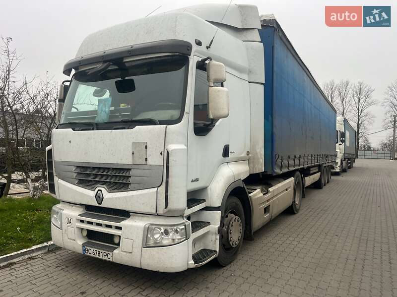 Тягач Renault Premium 2011 в Городку