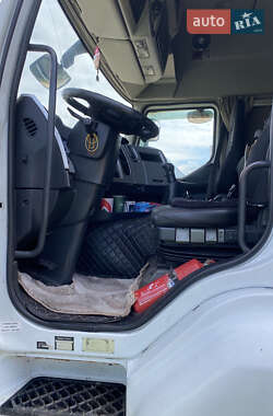 Тягач Renault Premium 2012 в 