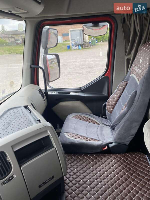 Тягач Renault Premium 2009 в Яворове