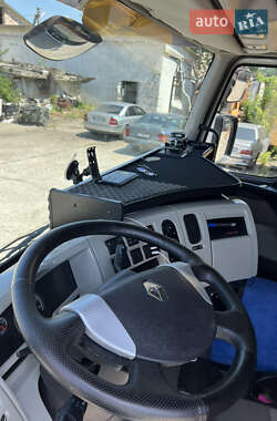 Тягач Renault Premium 2011 в 