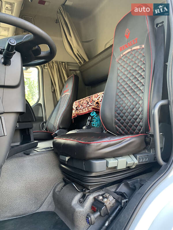 Тягач Renault Premium 2013 в Чутове