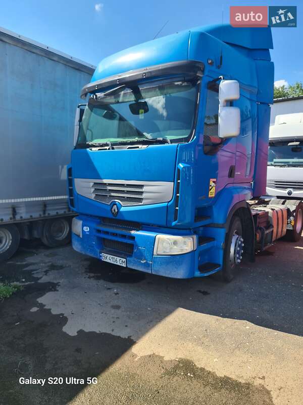 Тягач Renault Premium 2011 в 