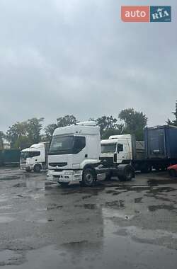 Тягач Renault Premium 2000 в  фото 2 Тягач Renault Premium 2000 в