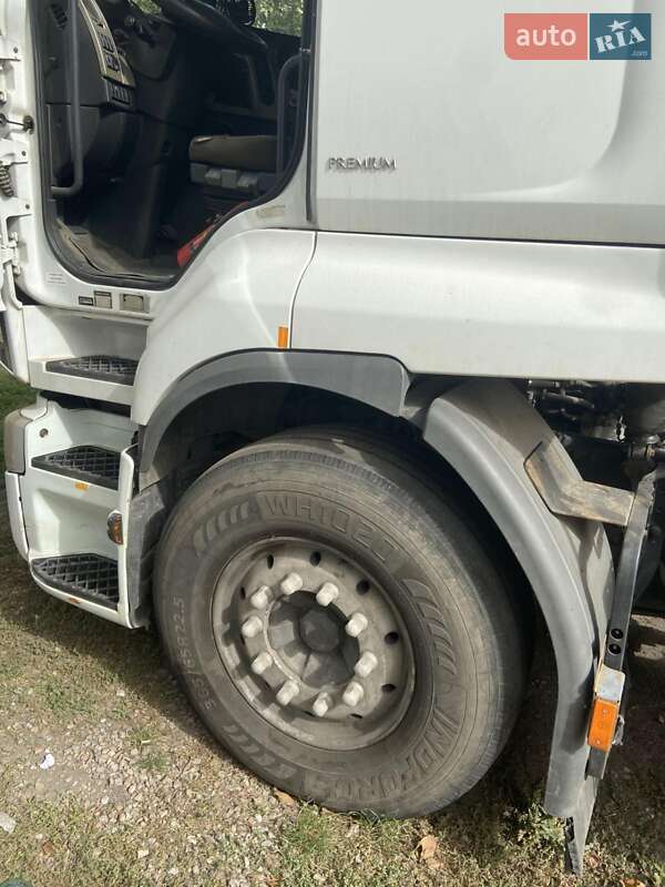 Тягач Renault Premium 2011 в Помошной