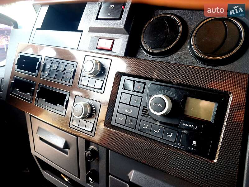 Тягач Renault Range T/T-Series  2015 в Ставищі