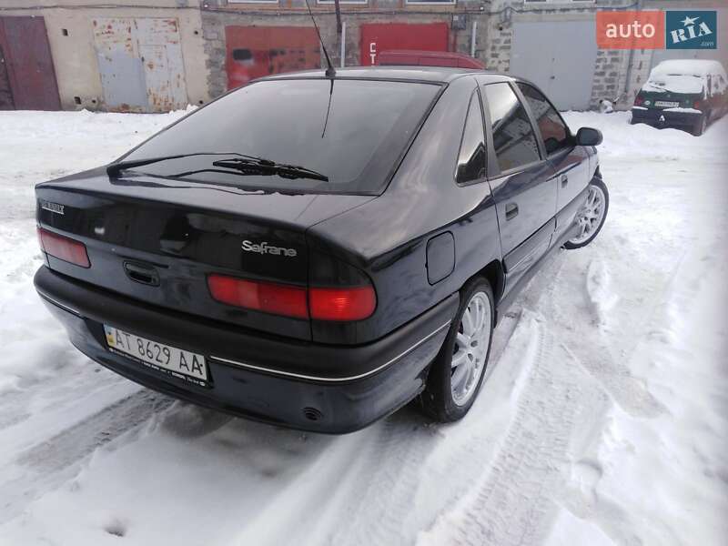 Ліфтбек Renault Safrane 1999 в Івано-Франківську