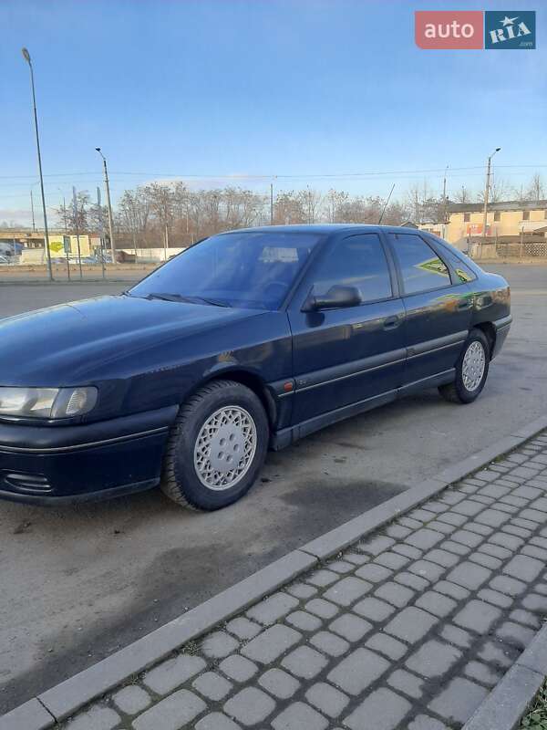 Ліфтбек Renault Safrane 1999 в Івано-Франківську