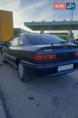 Ліфтбек Renault Safrane 1999 в Івано-Франківську