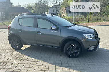 Хетчбек Renault Sandero StepWay 2017 в Житомирі