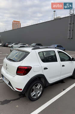 Хэтчбек Renault Sandero StepWay 2017 в Киеве