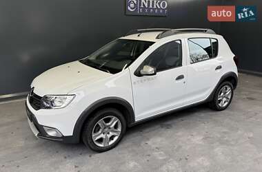 Хетчбек Renault Sandero StepWay 2019 в 
