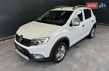 Хетчбек Renault Sandero StepWay 2019 в 