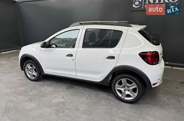 Хетчбек Renault Sandero StepWay 2019 в 