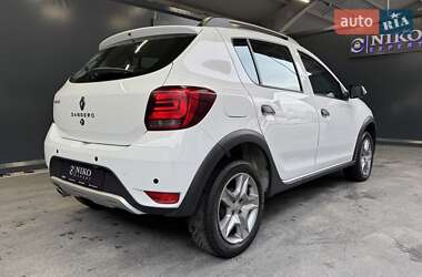 Хетчбек Renault Sandero StepWay 2019 в 