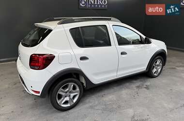 Хетчбек Renault Sandero StepWay 2019 в 