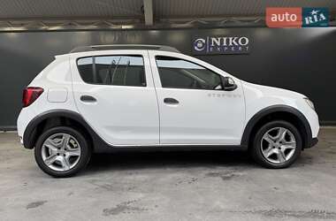 Хетчбек Renault Sandero StepWay 2019 в 