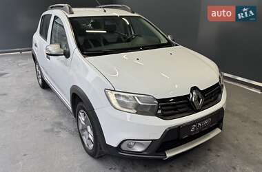 Хетчбек Renault Sandero StepWay 2019 в 